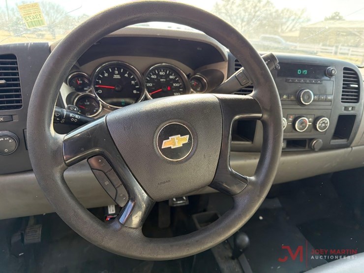 2013-chevrolet-2500-image-27