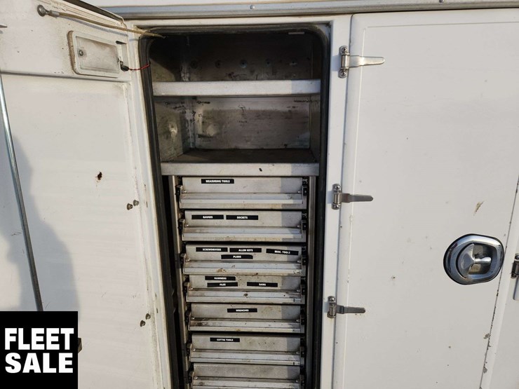 2015-ram-5500-4x4-s/a-service-truck-image-32