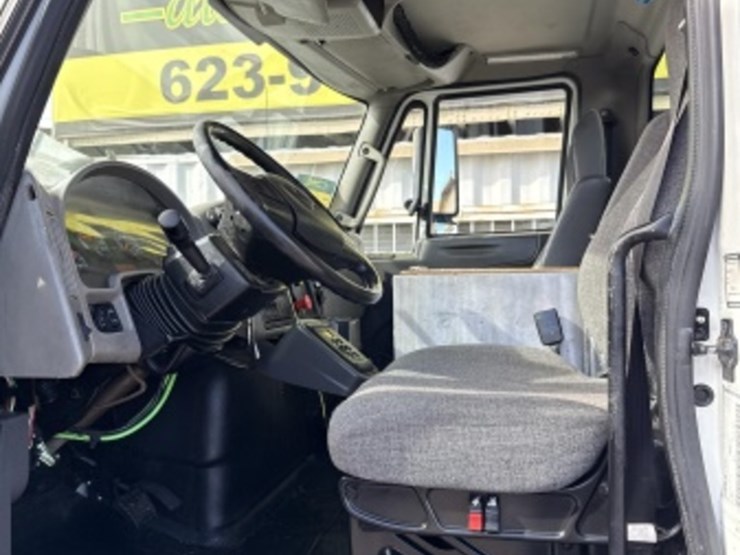 2012-international-7400-image-51