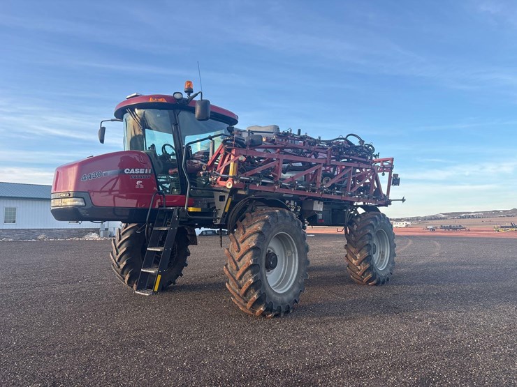 2013-case-ih-4430-patriot-sprayer-image-1