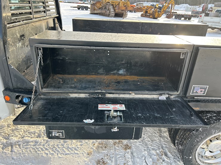 2021-ford-f550-image-29