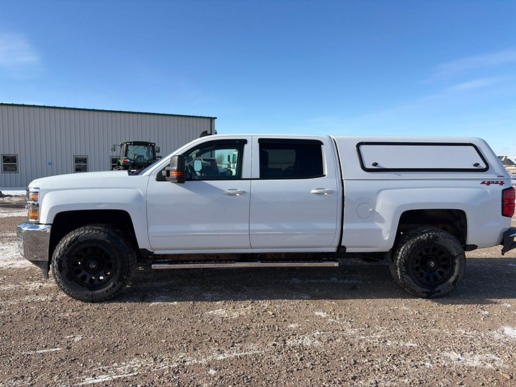 2018-chevrolet-k2500-image-6