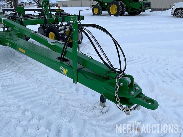 2023-john-deere-2100-image-7