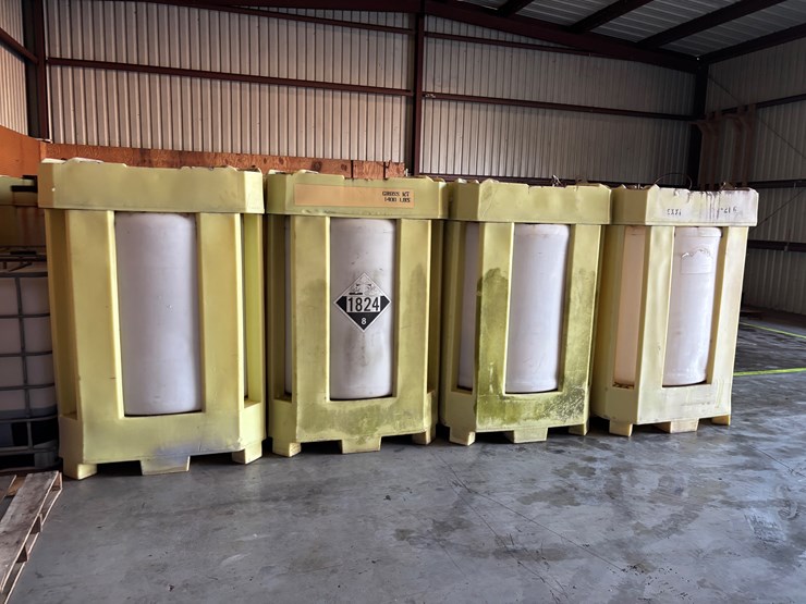 #435-•-lot-of-(6)-330-gal-spider-tanks-image-4