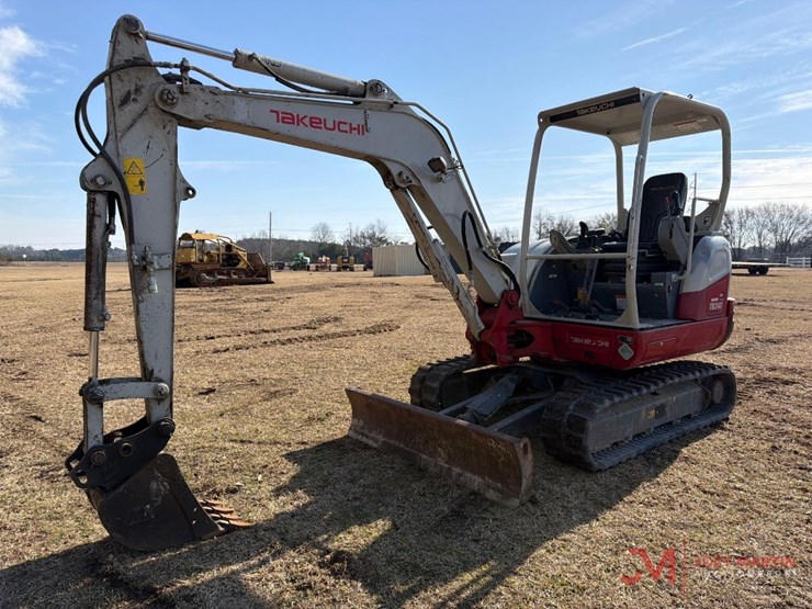 2020-takeuchi-tb240-image-3