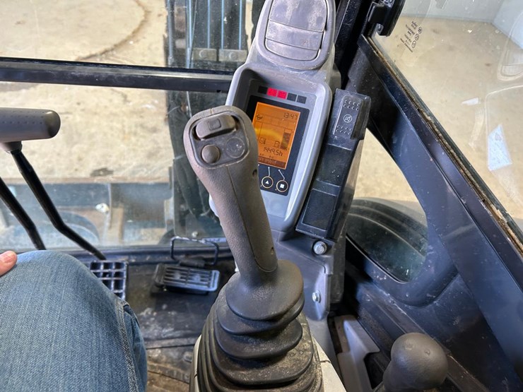 2019-deere-35g-image-21