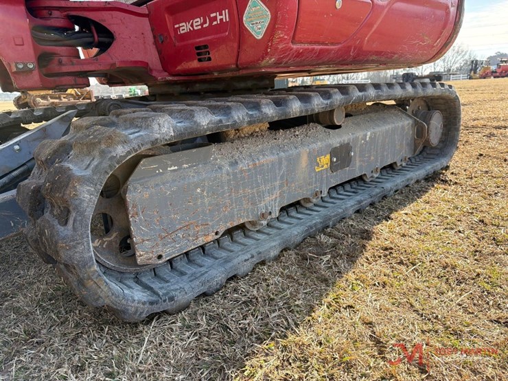 2020-takeuchi-tb240-image-15