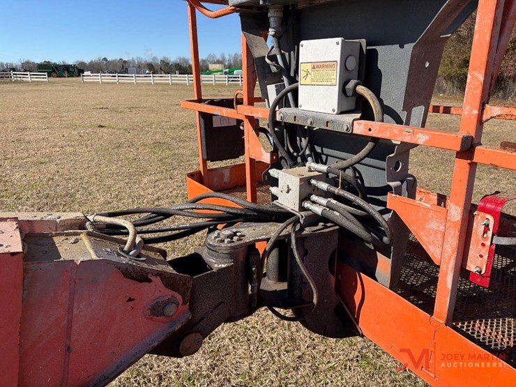 2015-jlg-600s-image-9