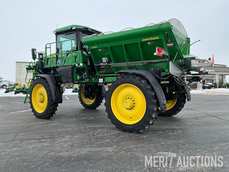2023-john-deere-400r-image-3