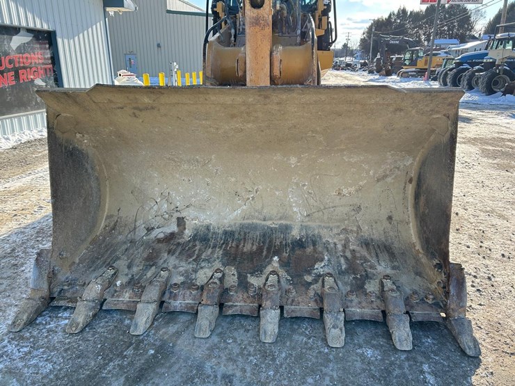 2017-caterpillar-963k-image-9