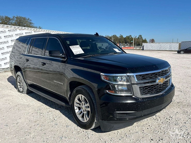 2017-chevrolet-suburban-image-2