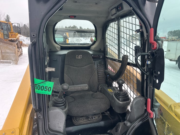 caterpillar-242d-image-31