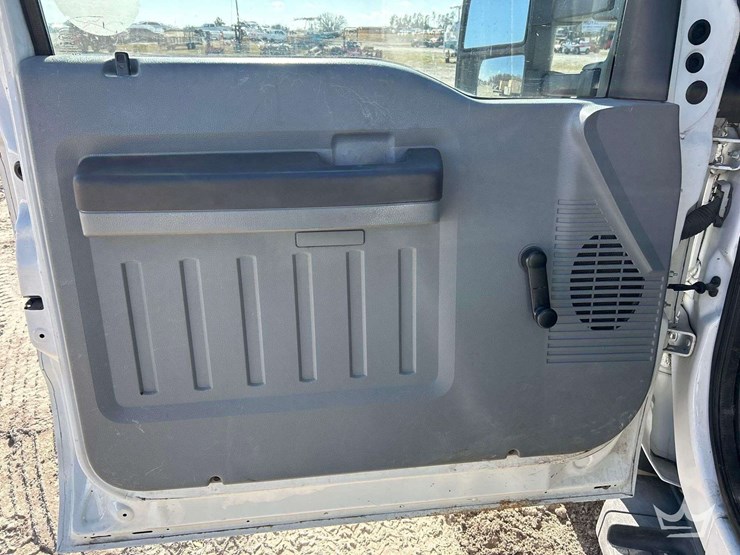 2014-ford-f550-image-11