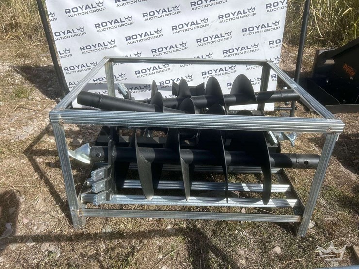 hydraulic-auger-and-bits-skid-steer-attachments-image-1