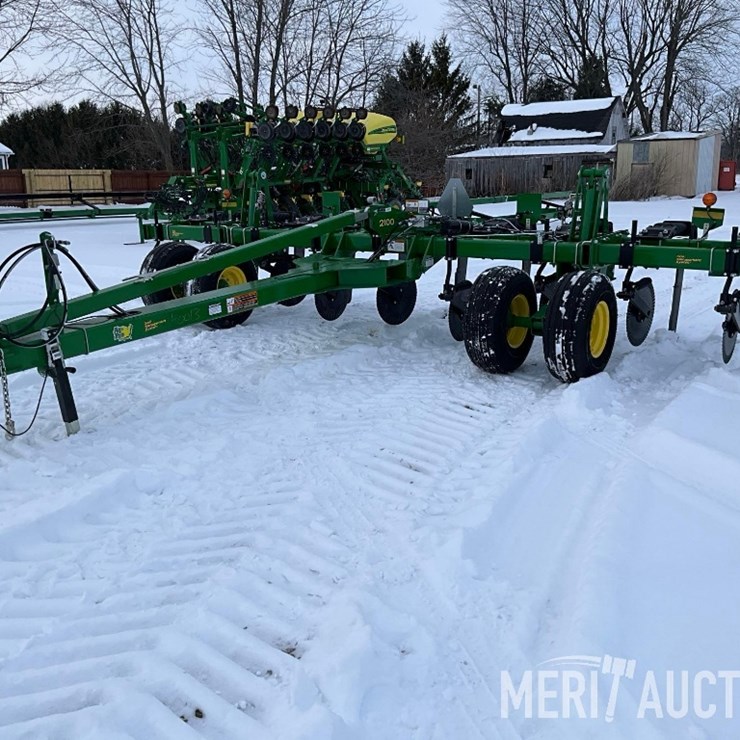 2023 JOHN DEERE 2100