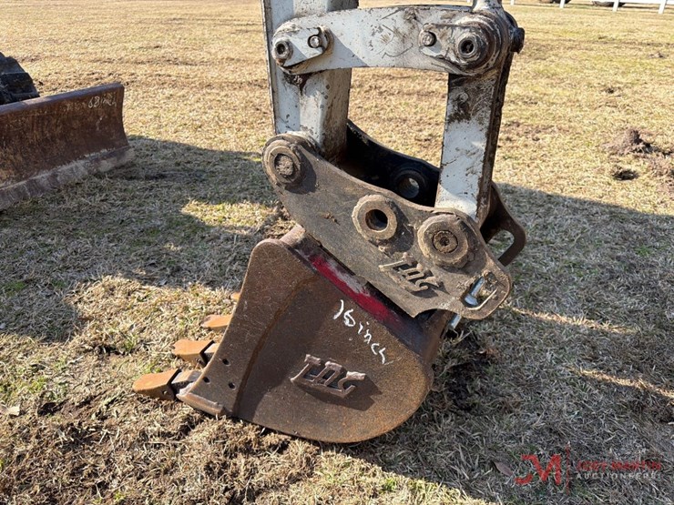 2020-takeuchi-tb240-image-11