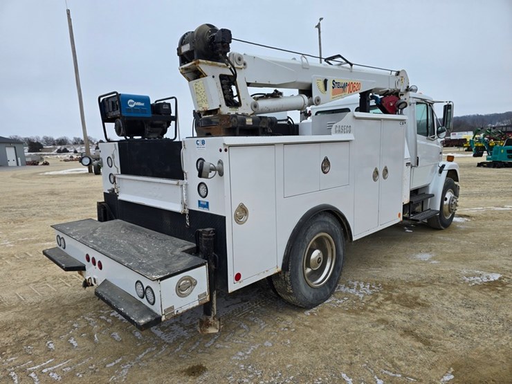 2000-freightliner-fl70-image-8