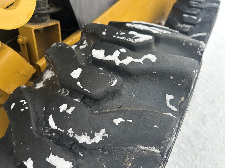 caterpillar-242d-image-51