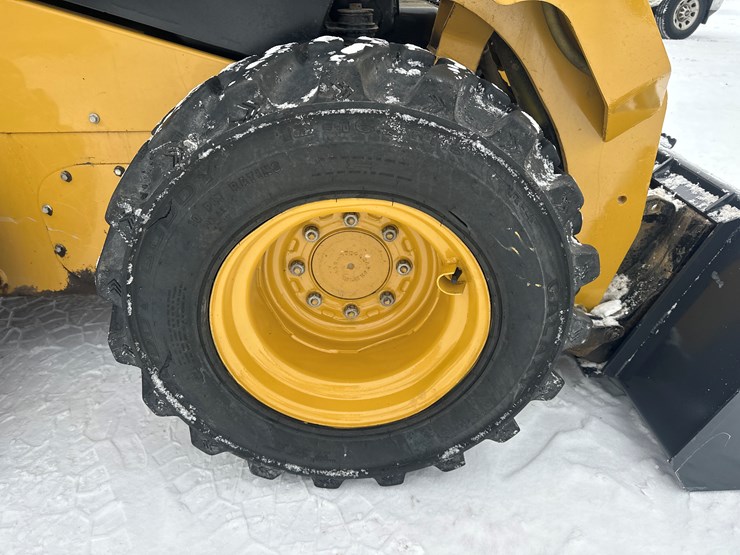 caterpillar-242d-image-52