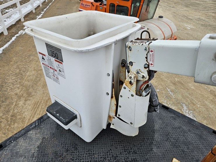 #309-•-2003-gmc-c5500-aerial-truck-image-29