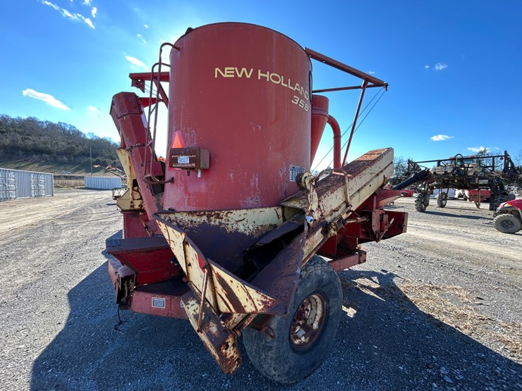 new-holland-358-image-6