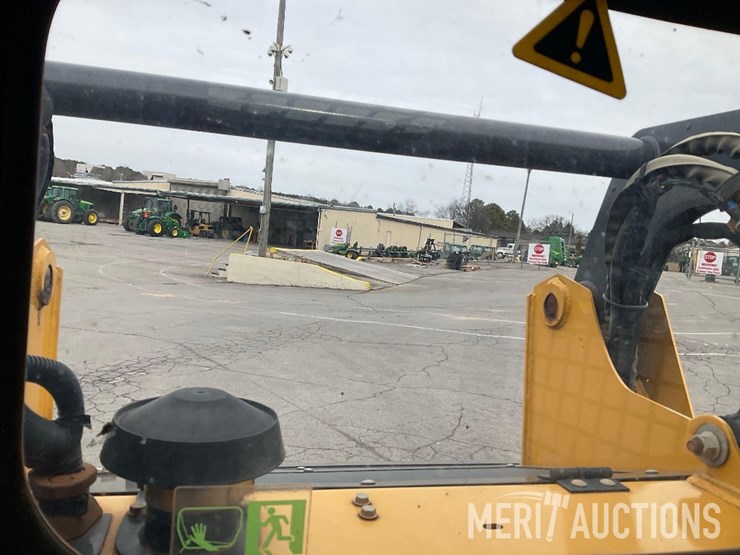 2022-deere-317g-image-44