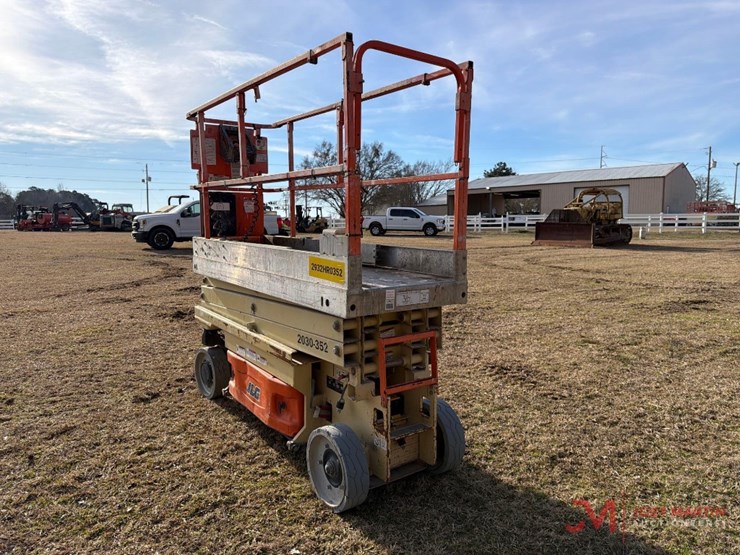 2015-jlg-2030es-image-14