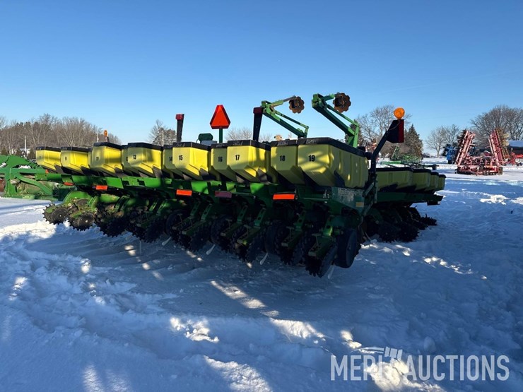 2001-john-deere-1780-image-7