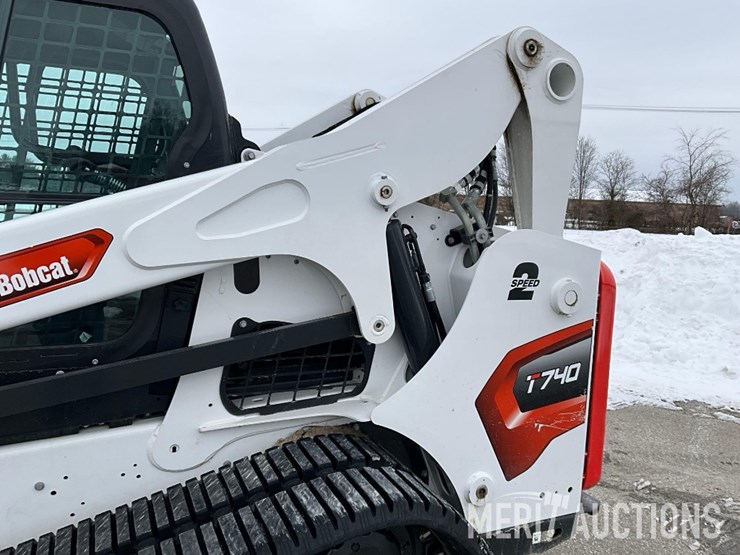 2024-bobcat-t740-image-18