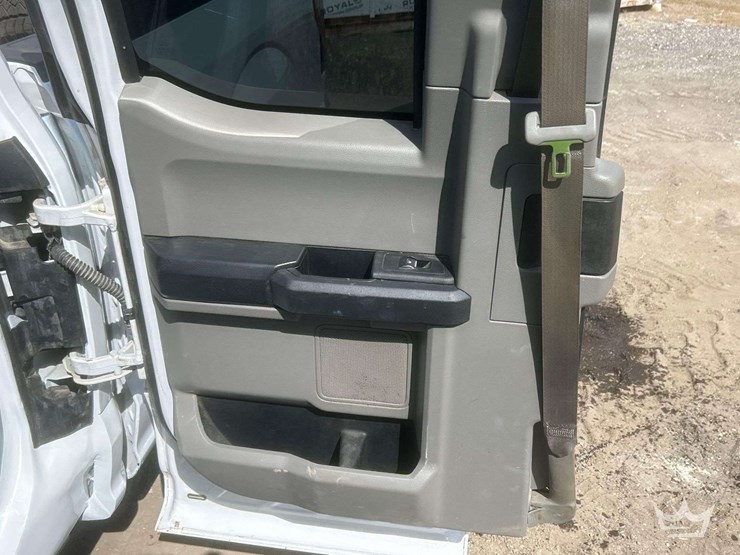 2020-ford-f150-image-8