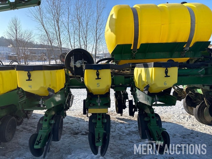 2011-john-deere-1770nt-image-17