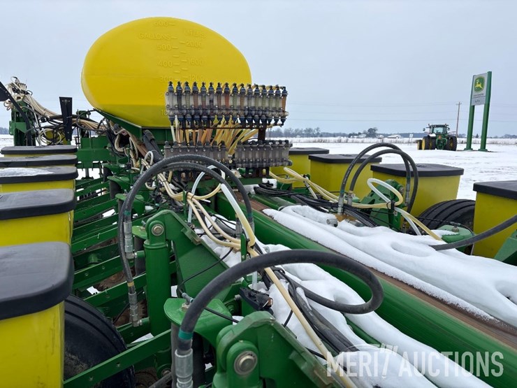 2010-john-deere-1770nt-image-29