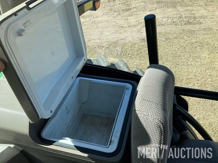 2023-john-deere-8r-370-image-46