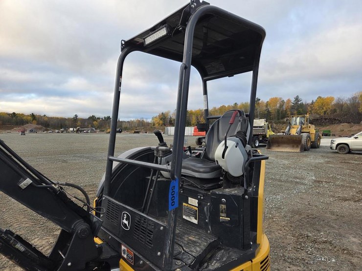 2020-deere-26g-image-40