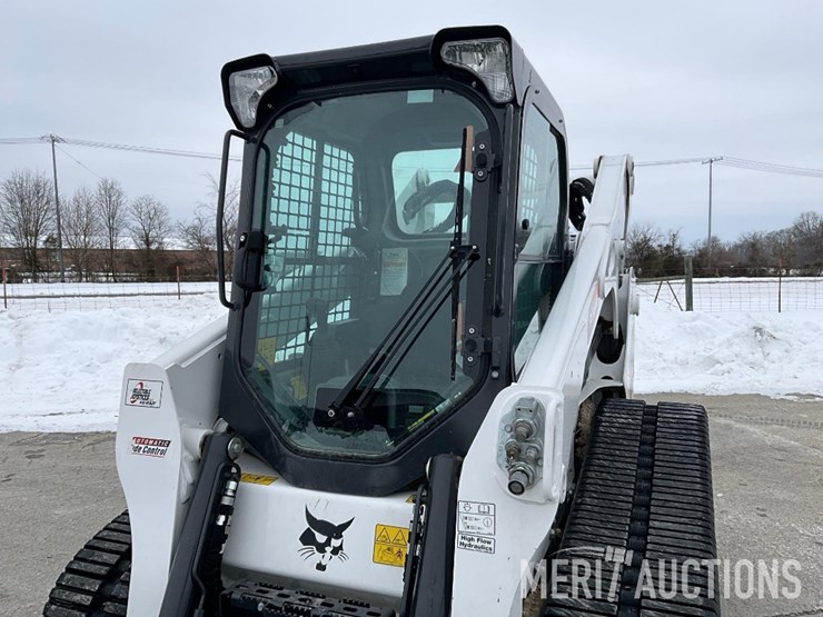 2024-bobcat-t740-image-11