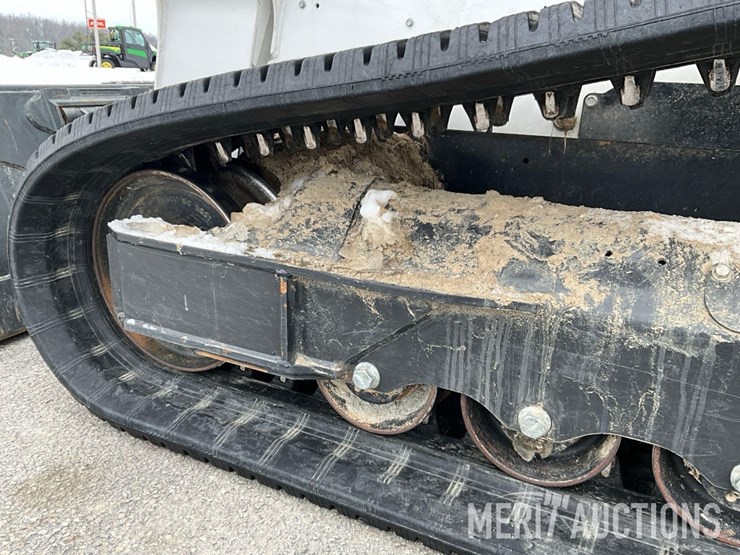 2024-bobcat-t740-image-17