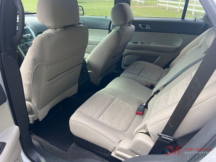 2014-ford-explorer-image-13