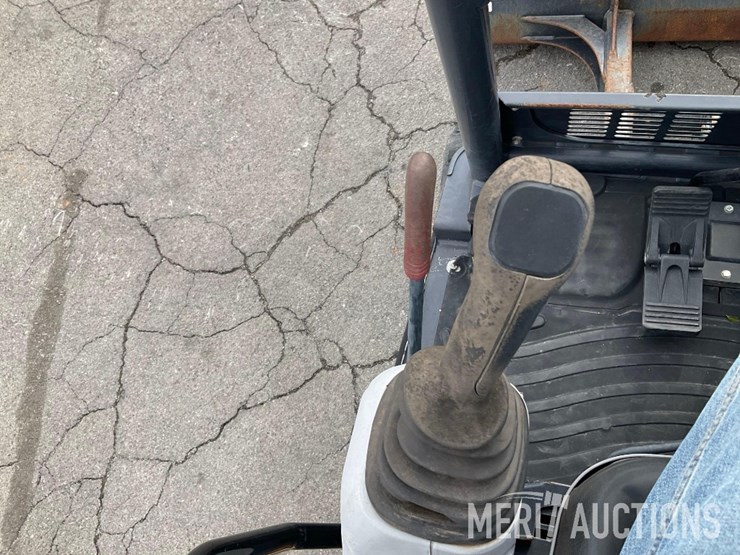 2019-deere-30g-image-37