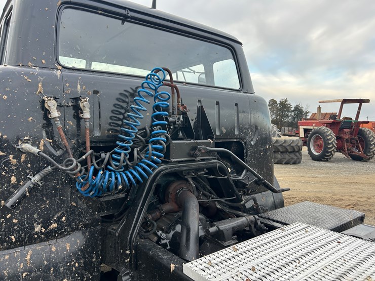 1986-ford-c800-image-9