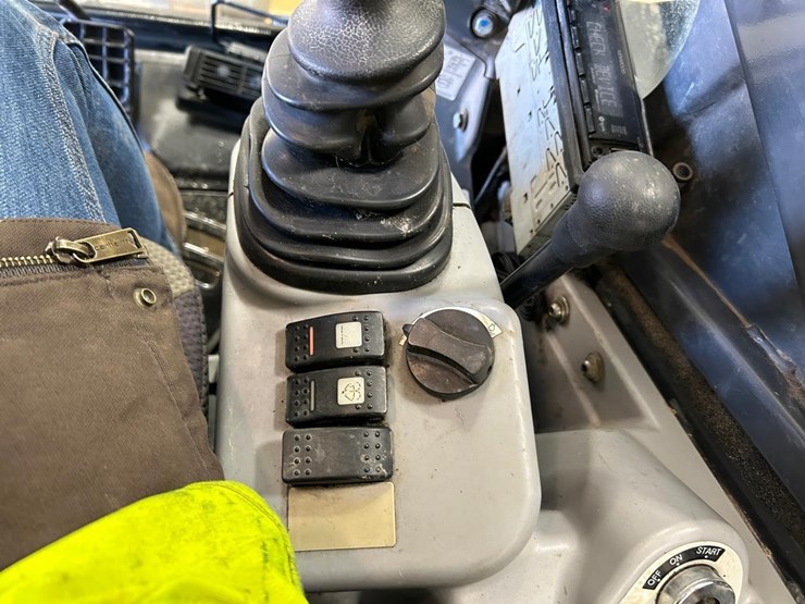 2018-deere-60g-image-25