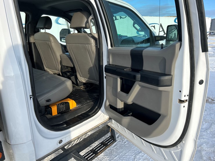 2021-ford-f550-image-61