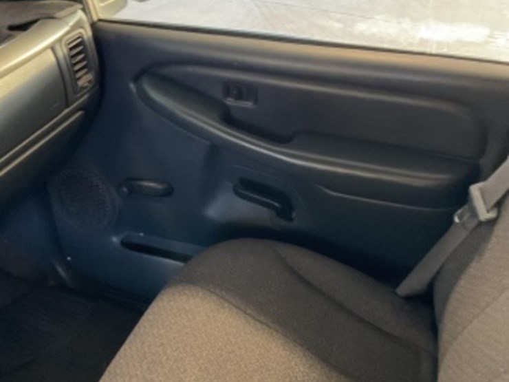 2001-chevrolet-silverado-1500-image-19