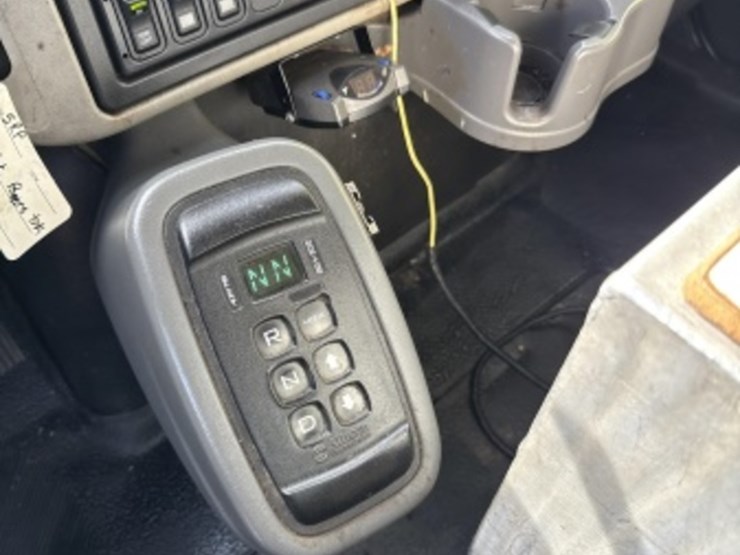 2012-international-7400-image-48