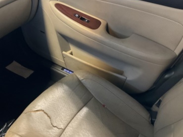 2012-hyundai-genesis-sdn-image-21