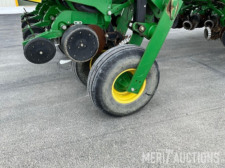 2012-john-deere-1770nt-ccs-image-30