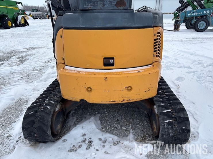 2006-deere-35d-image-17