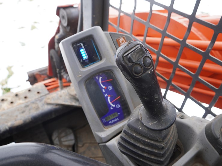 2016-kubota-svl95-2s-image-17