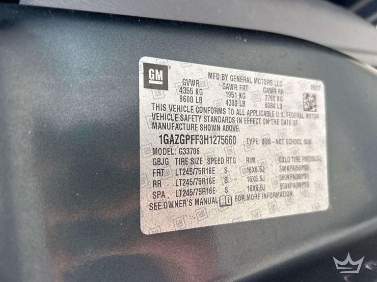 2017-chevrolet-express-3500-image-5