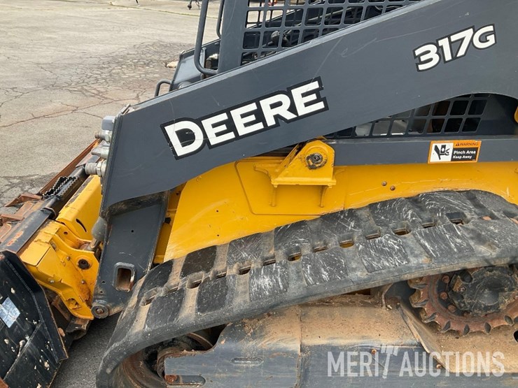 2022-deere-317g-image-16