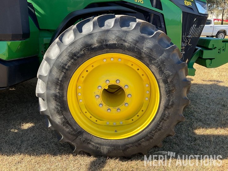2023-john-deere-8r-370-image-35